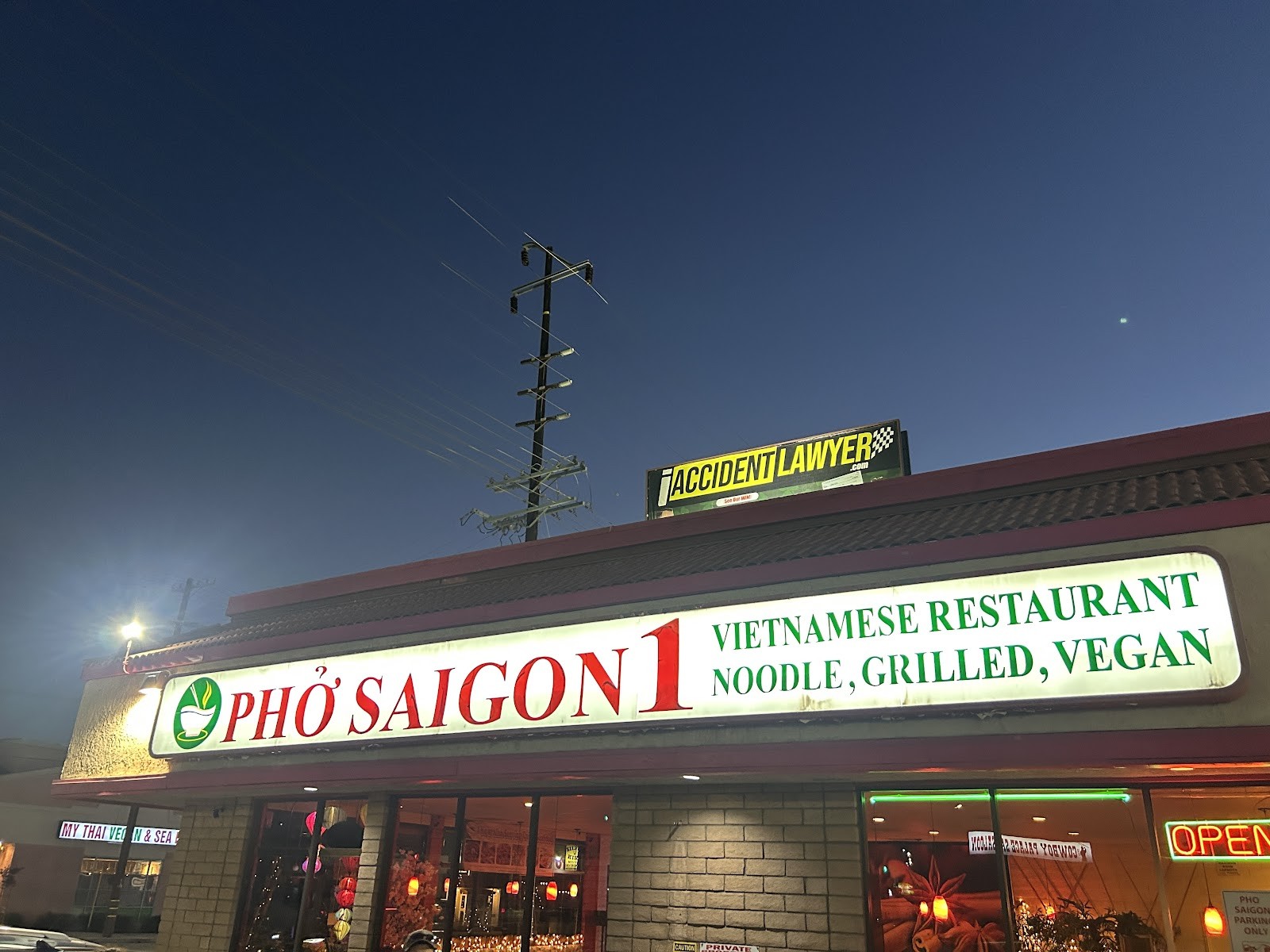 Phở Saigon 1: the place