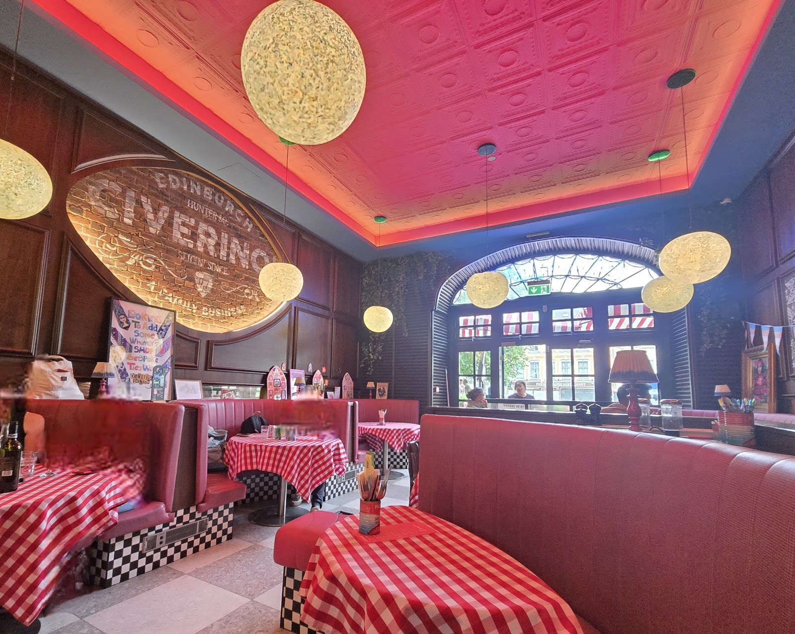 Civerinos Hunter Square (the original): the place