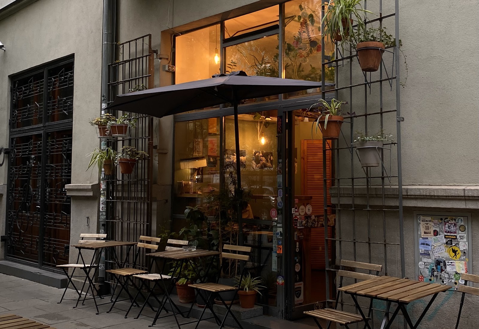 Szklarnia | kawa książki kwiaty: the place