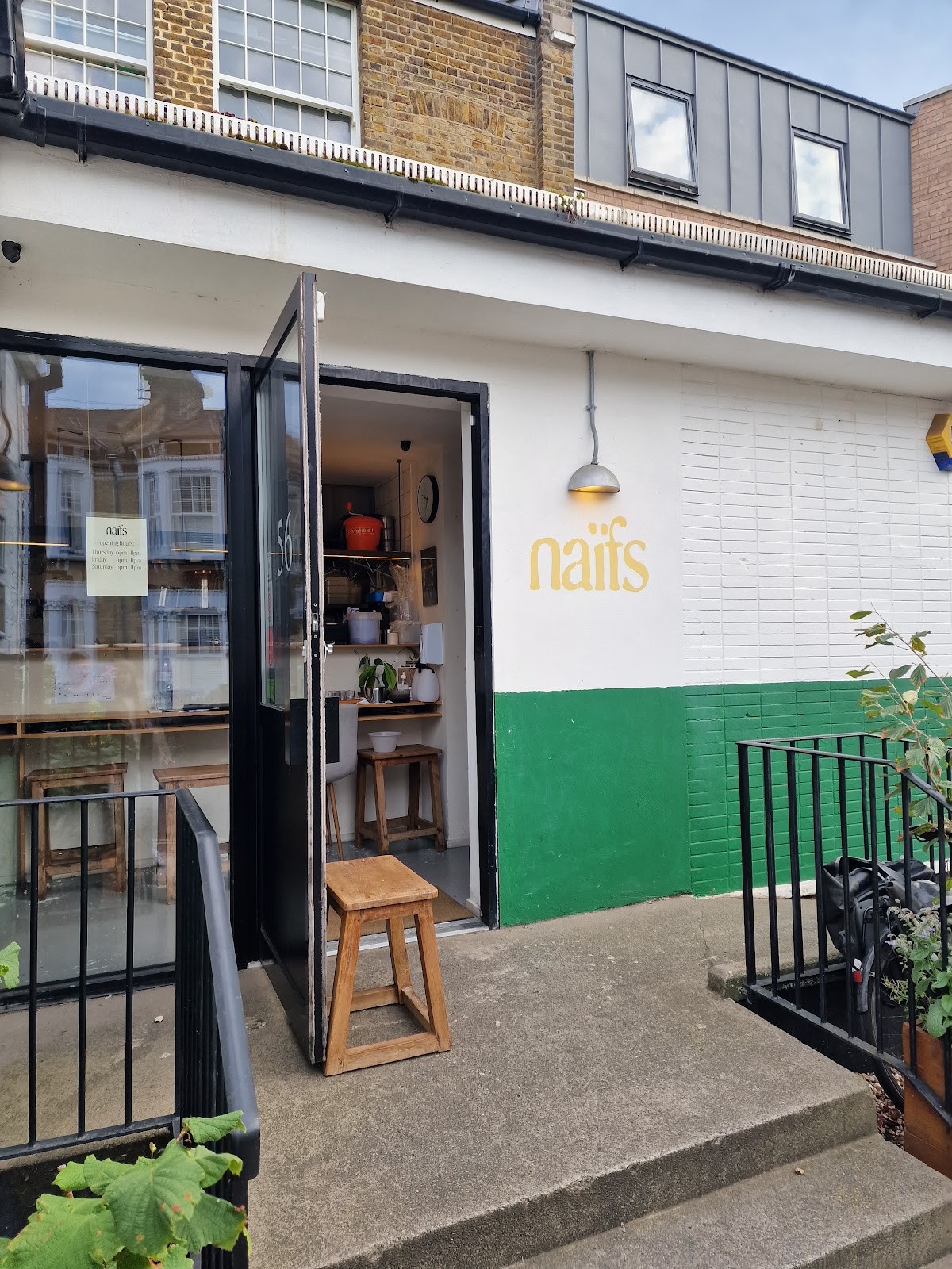 Naifs: the place