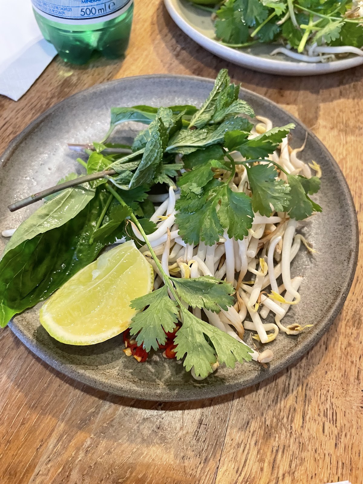 Mr Pho: food & drinks