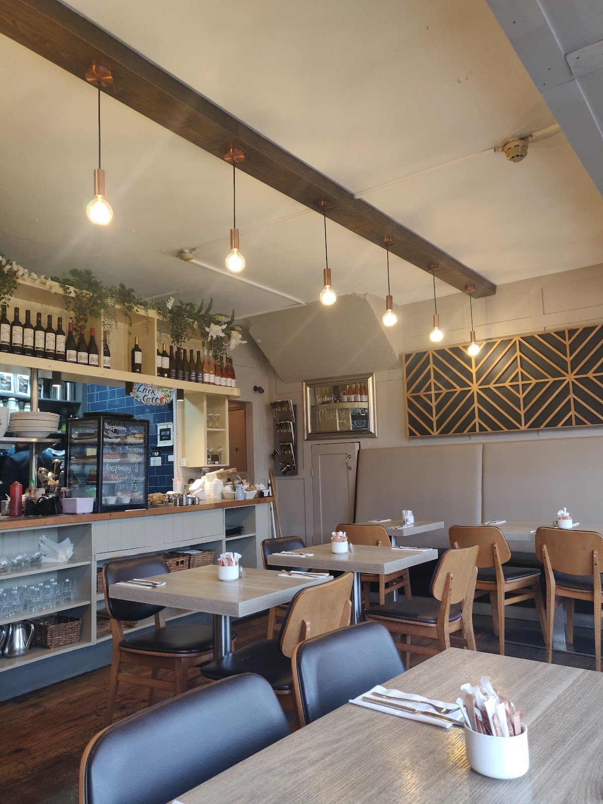 Lark Cafe Restaurant: the place