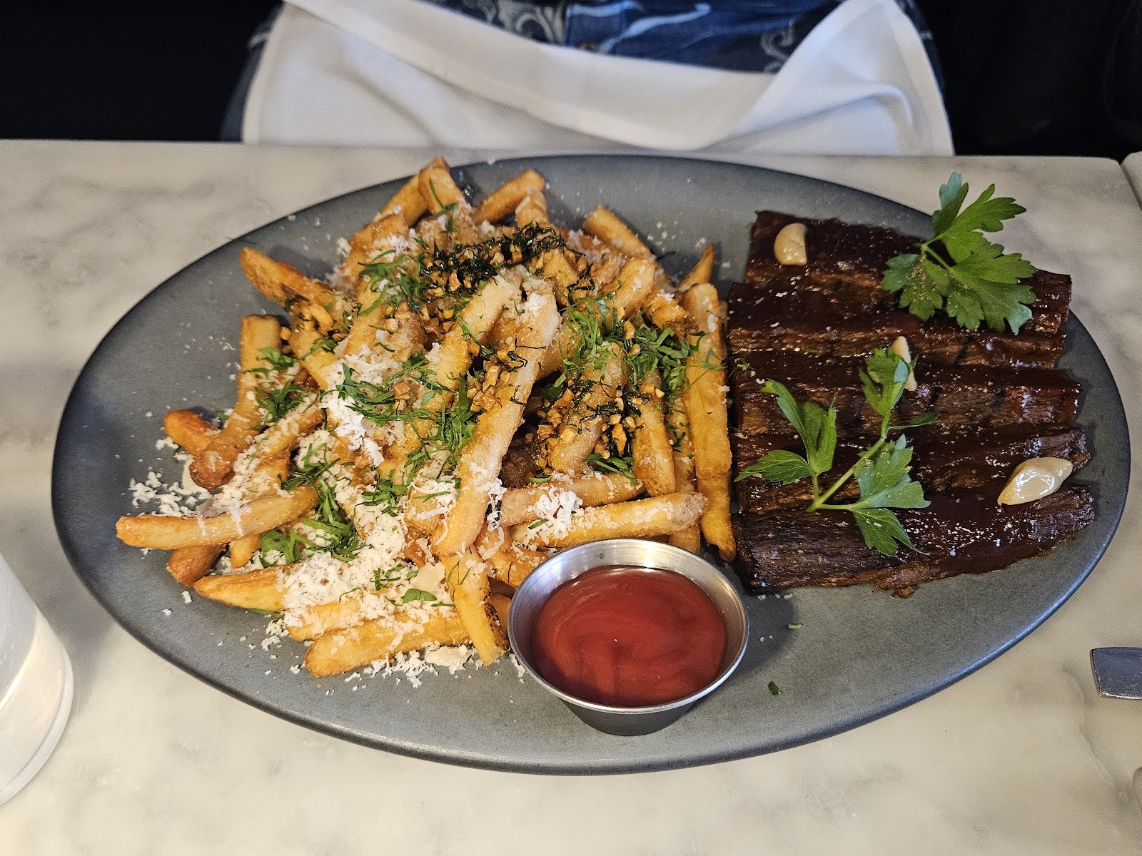 Willow Vegan Bistro: food & drinks