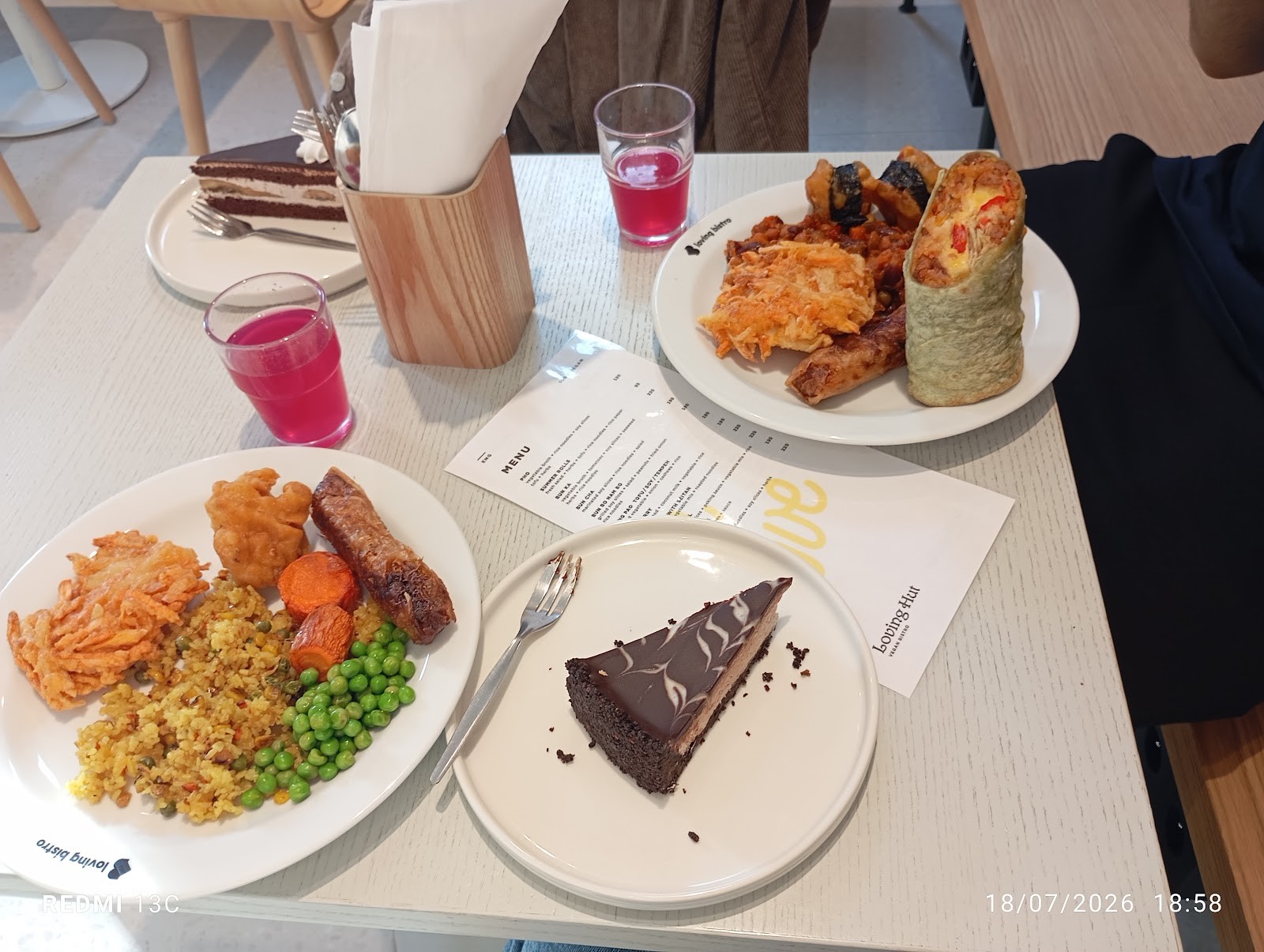 Loving Hut: food & drinks