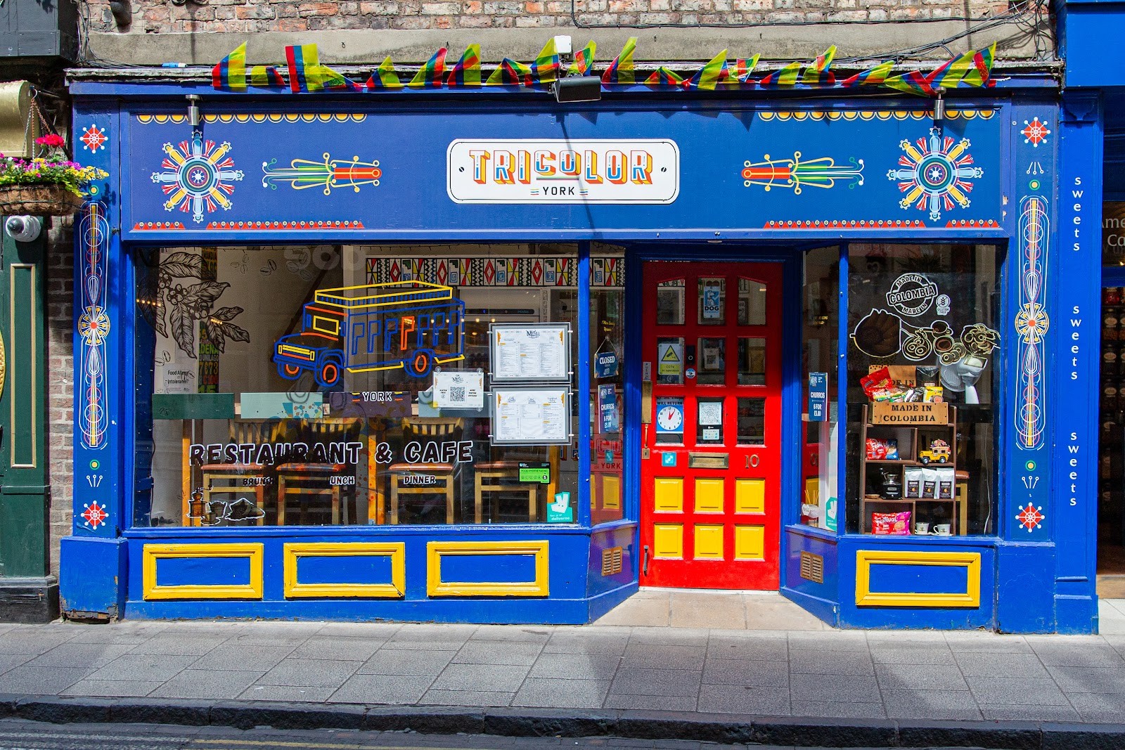 Tricolor: the place