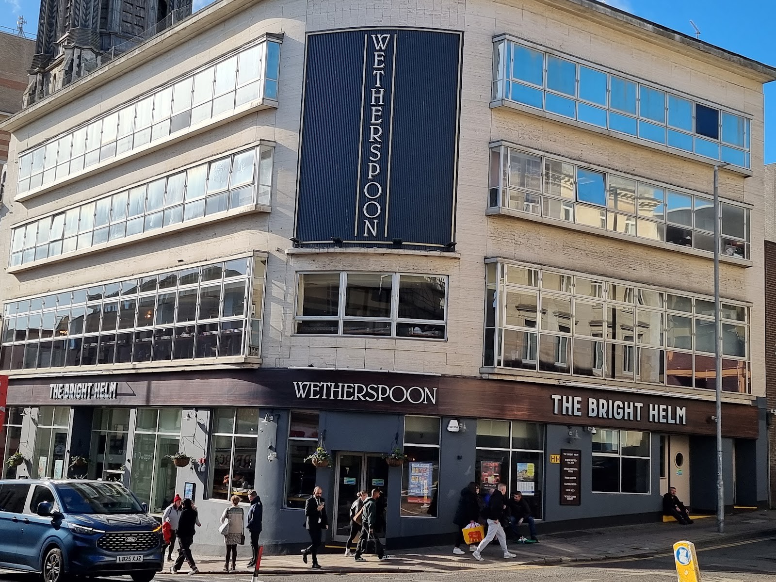 The Bright Helm - JD Wetherspoon: the place
