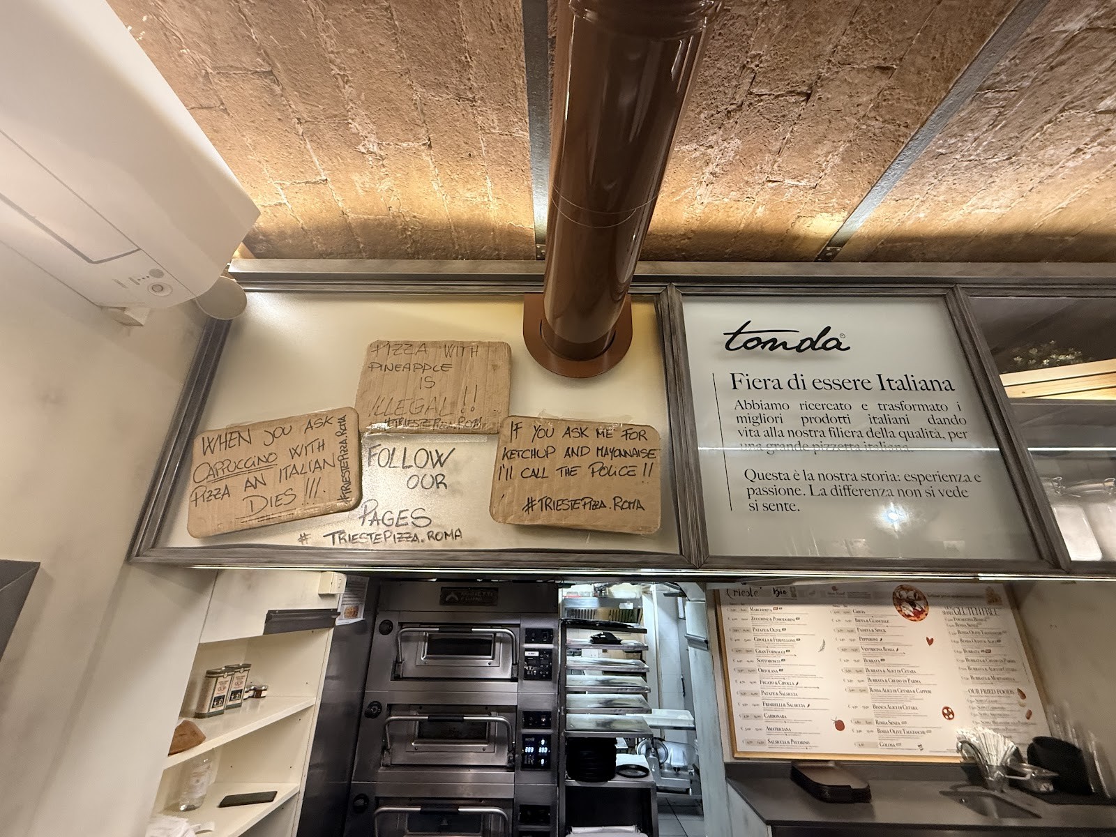 Trieste Pizza: the place