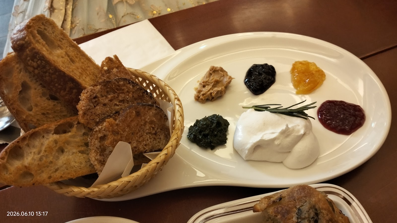 Ashville Bakery Cafe: food & drinks
