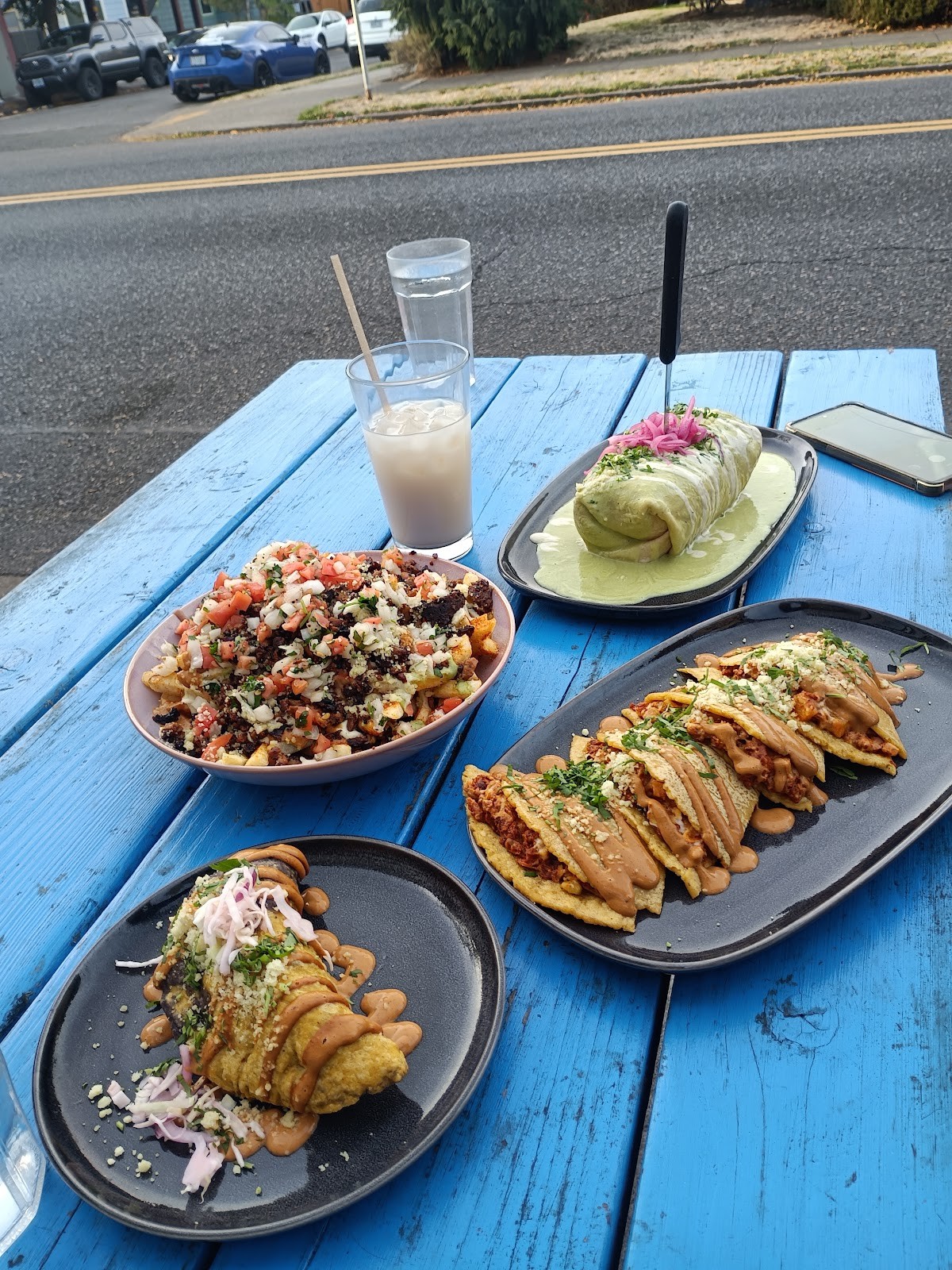Mis Tacones: food & drinks
