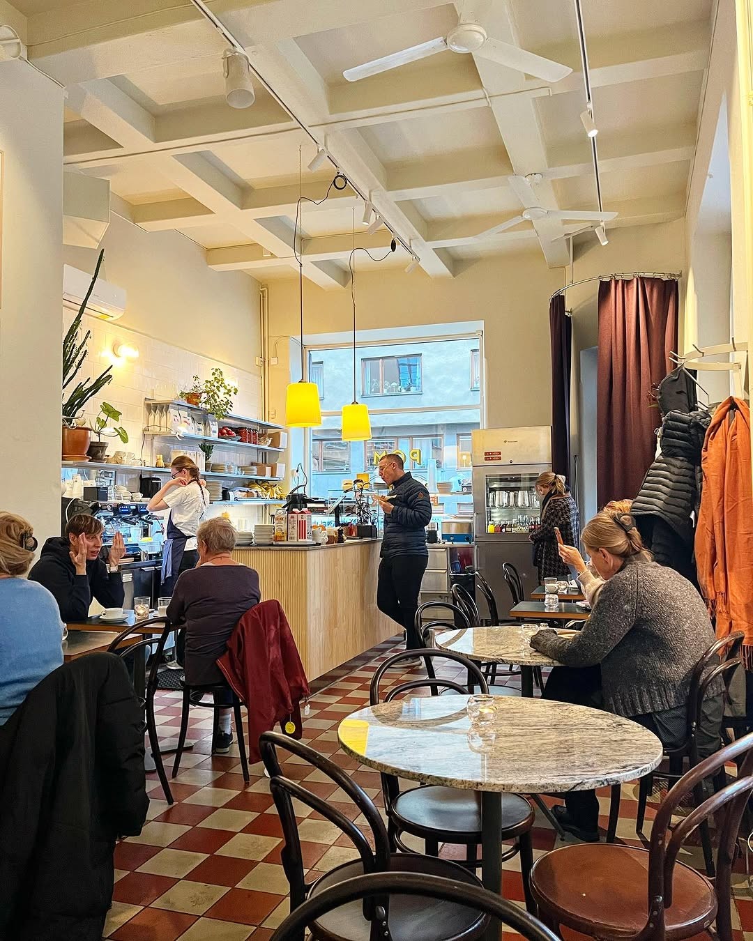 Café Pom & Flora Södermalm: the place