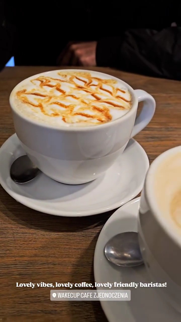WakeCup Cafe: food & drinks