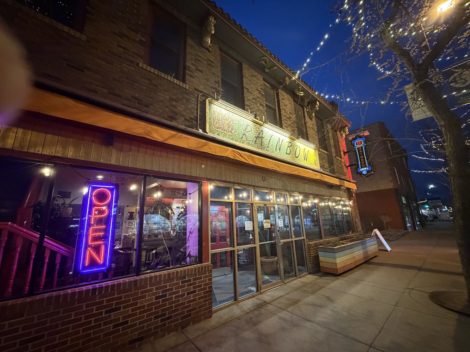 Rainbow Chinese Restaurant & Bar: the place