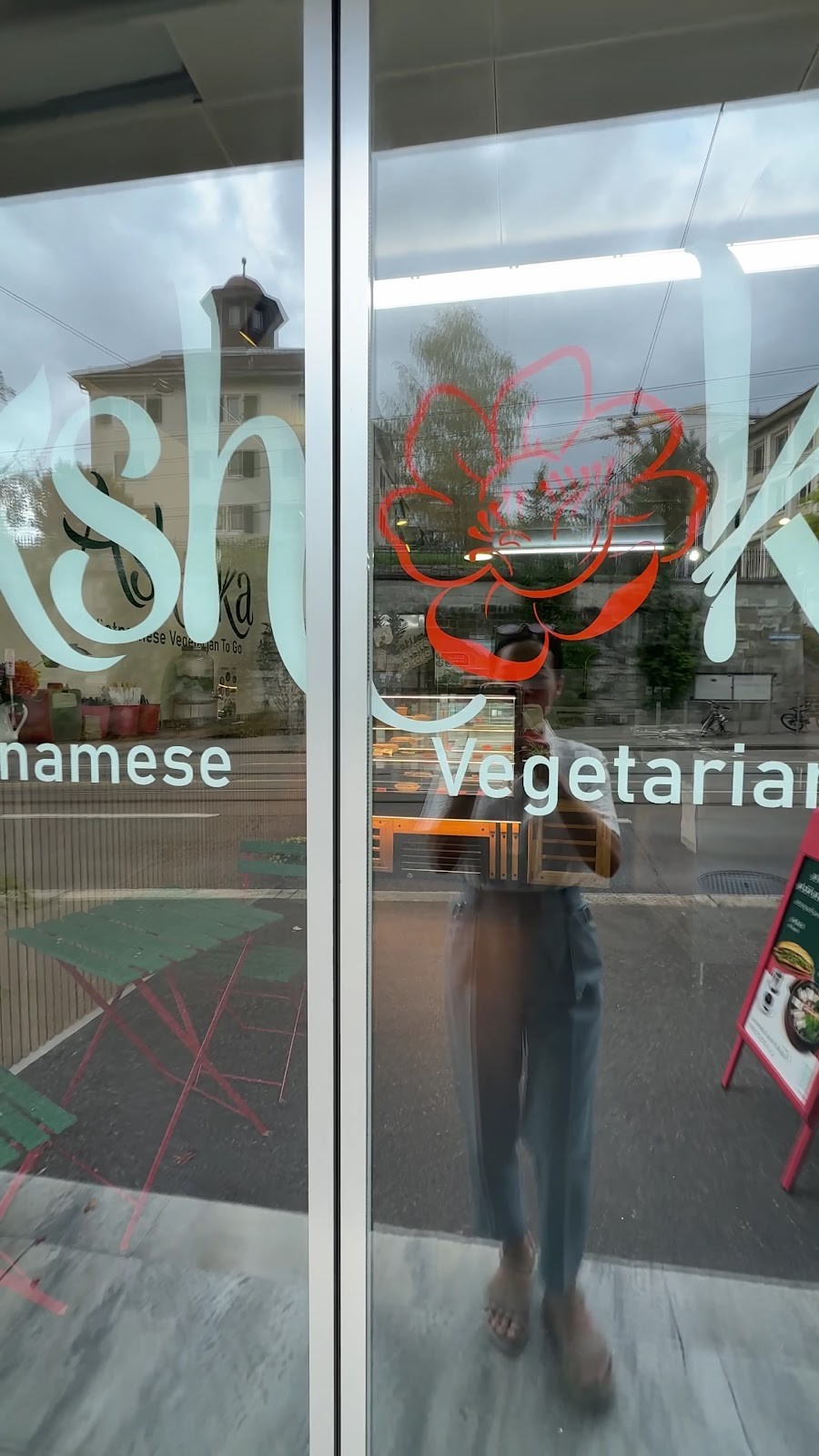Ashoka Vegi – Vietnamesisches veganes Restaurant & Take Away Zürich 6: the place