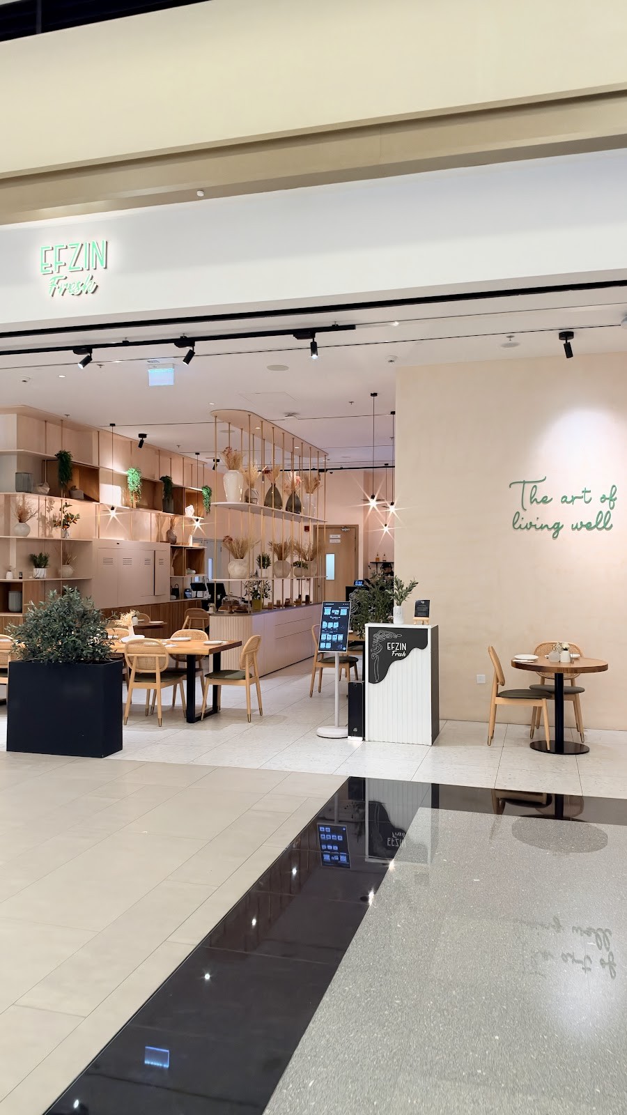 EFZIN FRESH DUBAI HILLS - HEALTHY KITCHEN/ BEST CAFE: the place