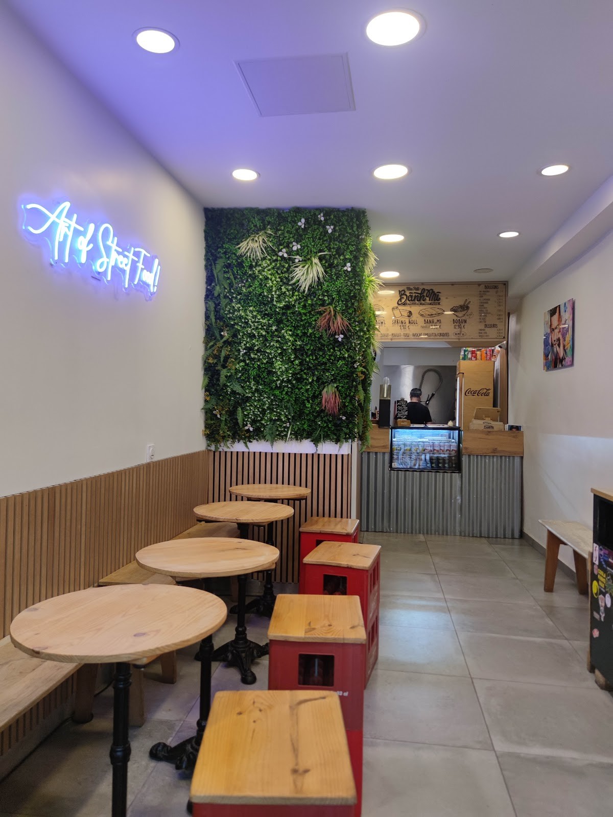 Mon petit Bánh mì: the place