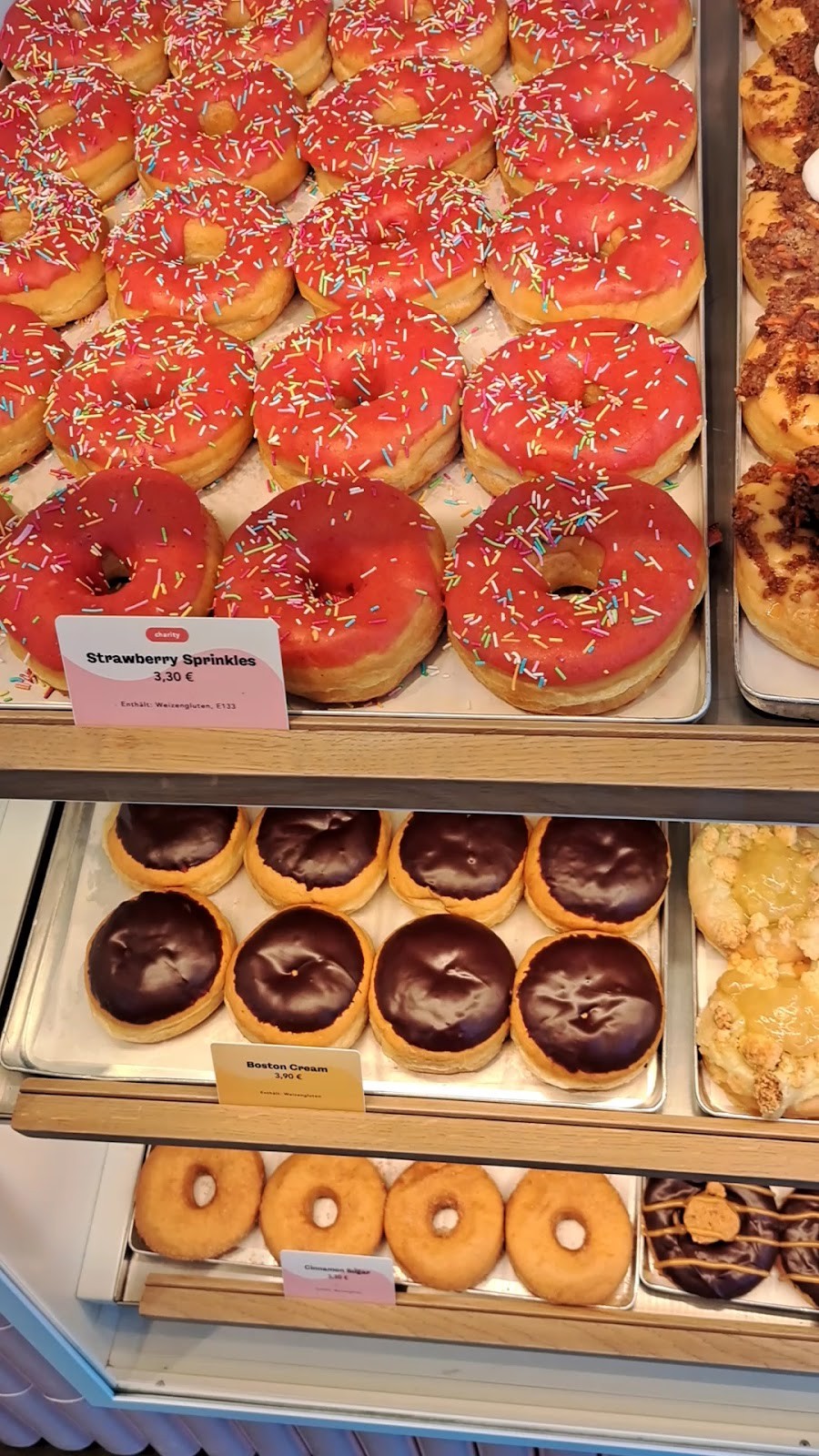 Brammibal's Donuts: food & drinks