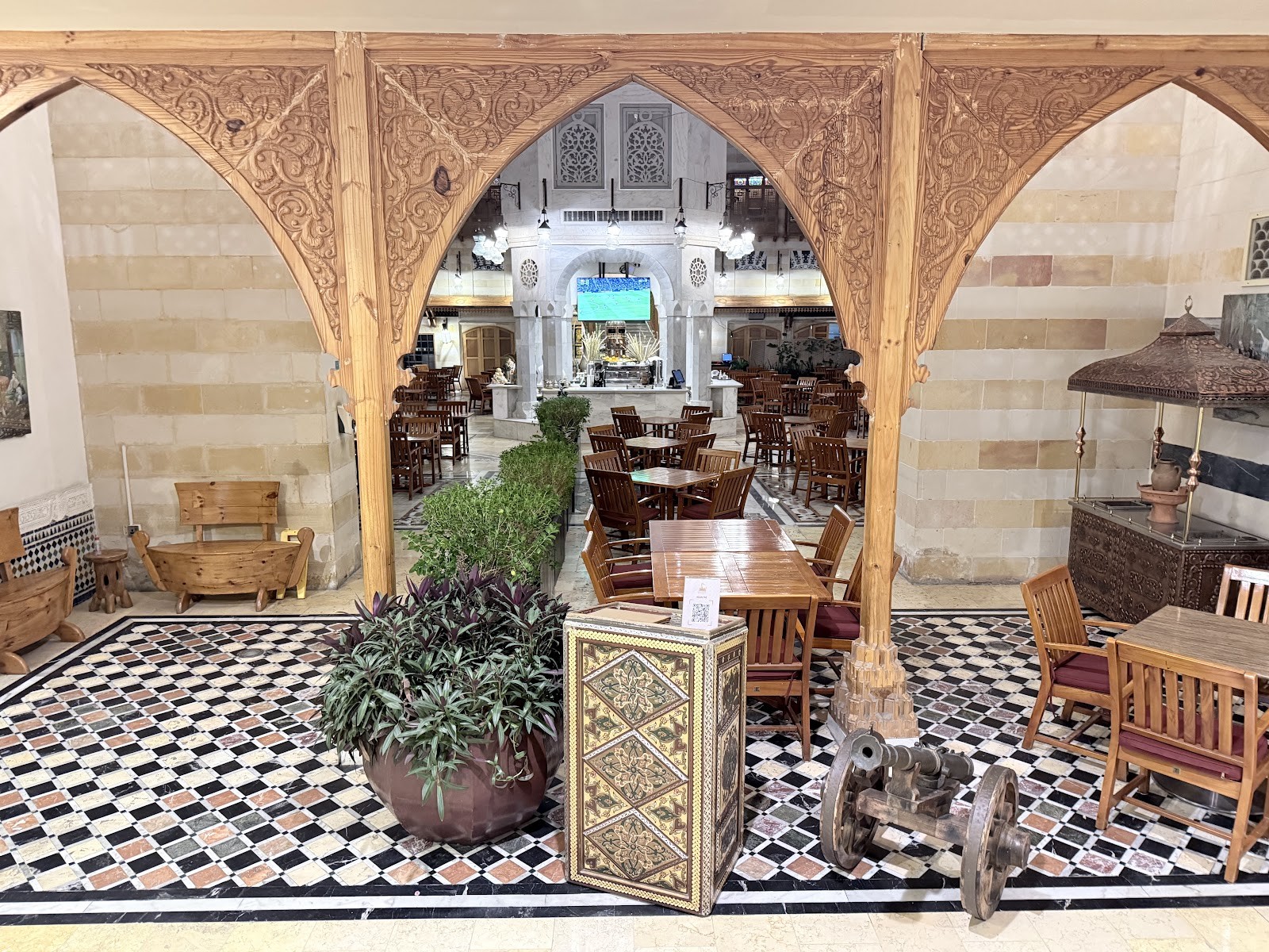 Khan Murjan: the place