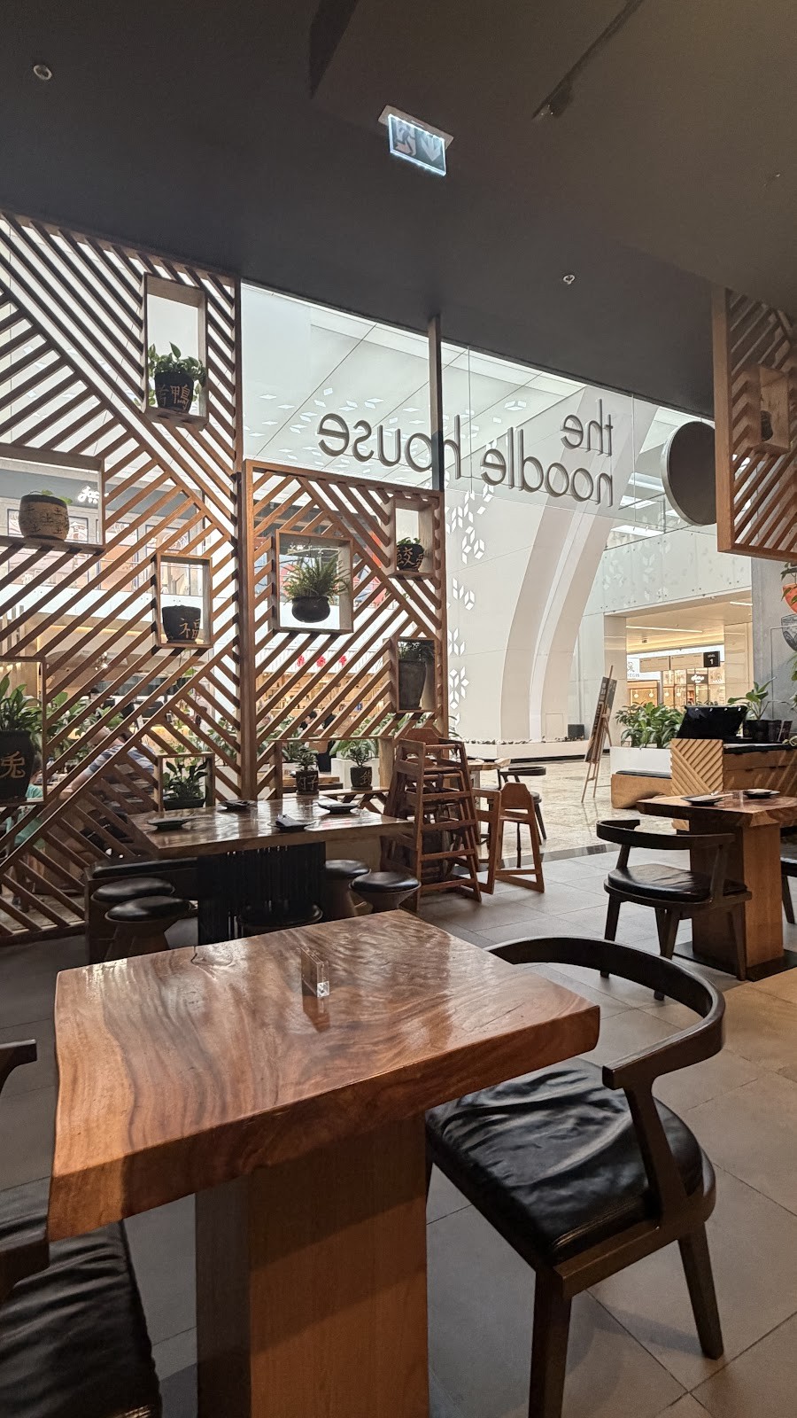 The Noodle House Palm Jumeirah Mall: the place