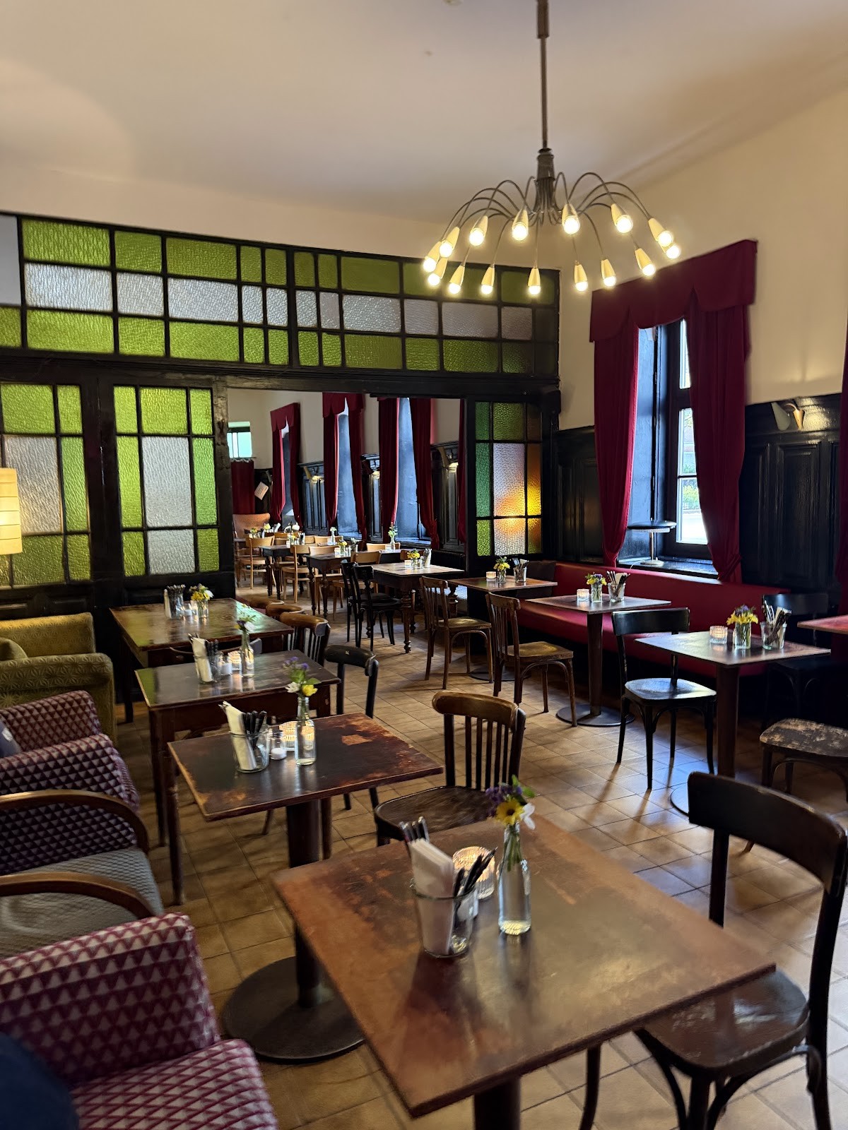 Das Augustin: the place