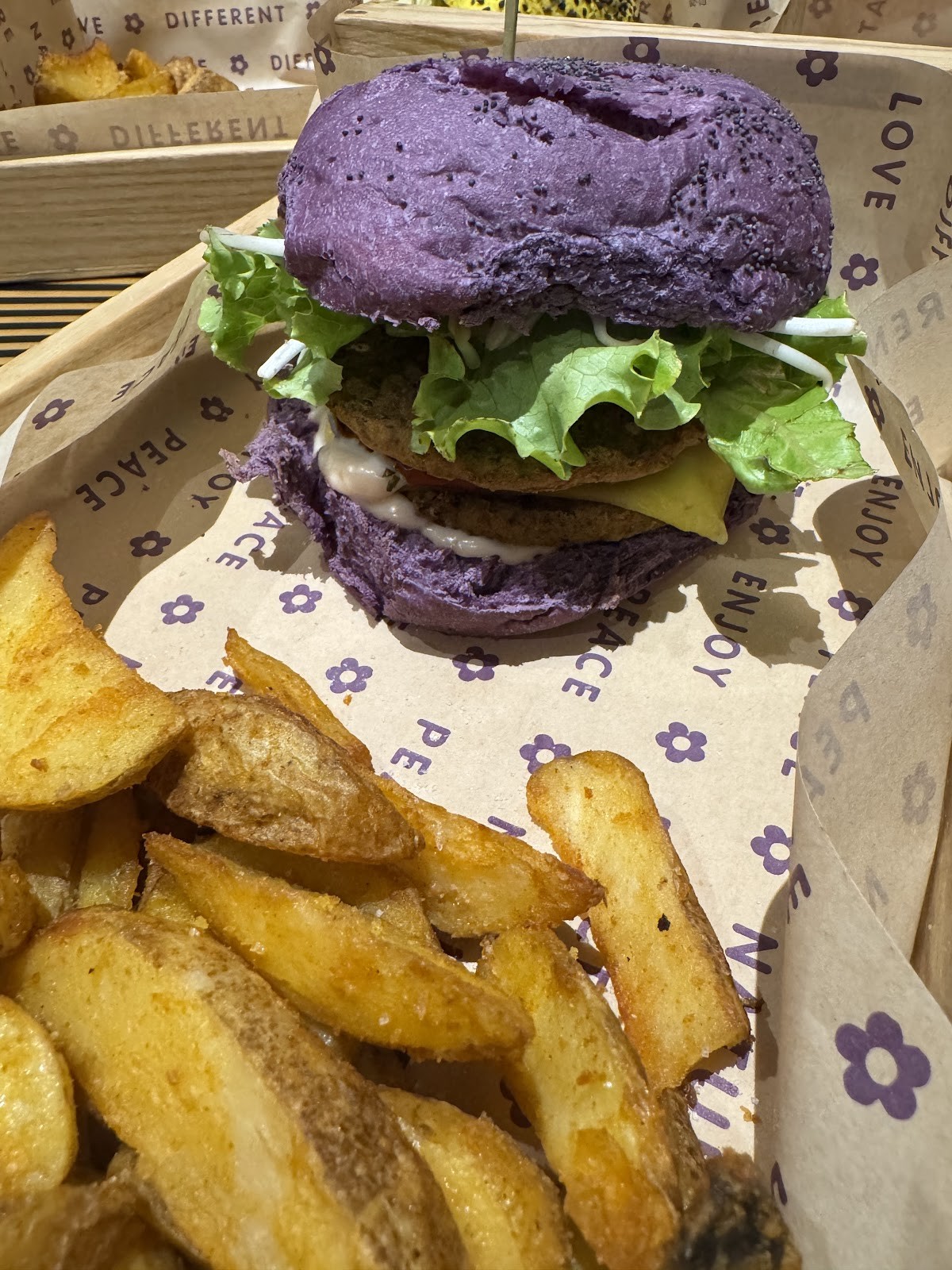Flower Burger: food & drinks
