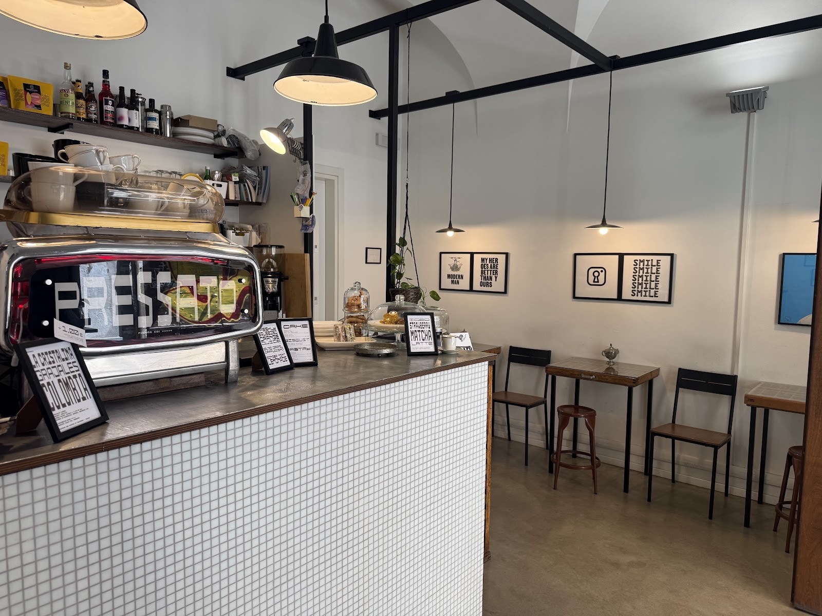 Pressato Coffee & Books: the place