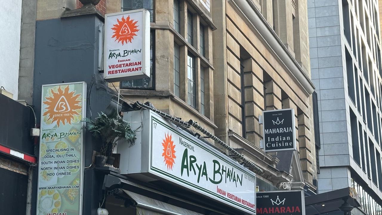 Saravana Bhavan - Arya Bhaven: the place