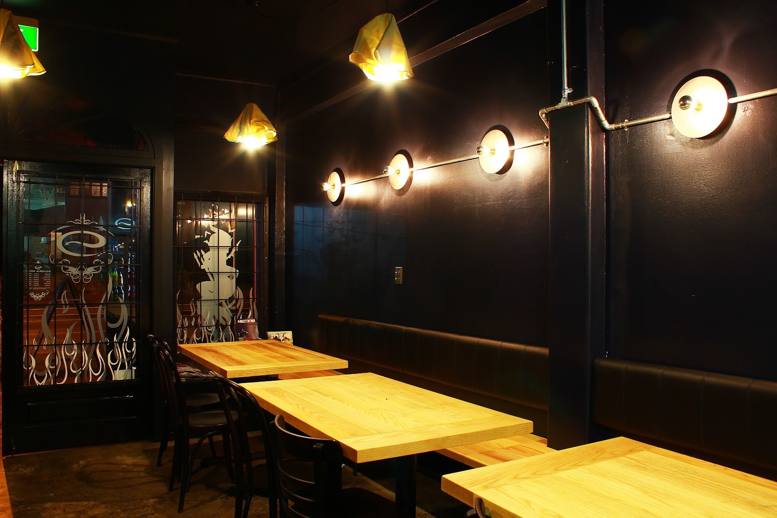 Hell Pizza Balmoral: the place