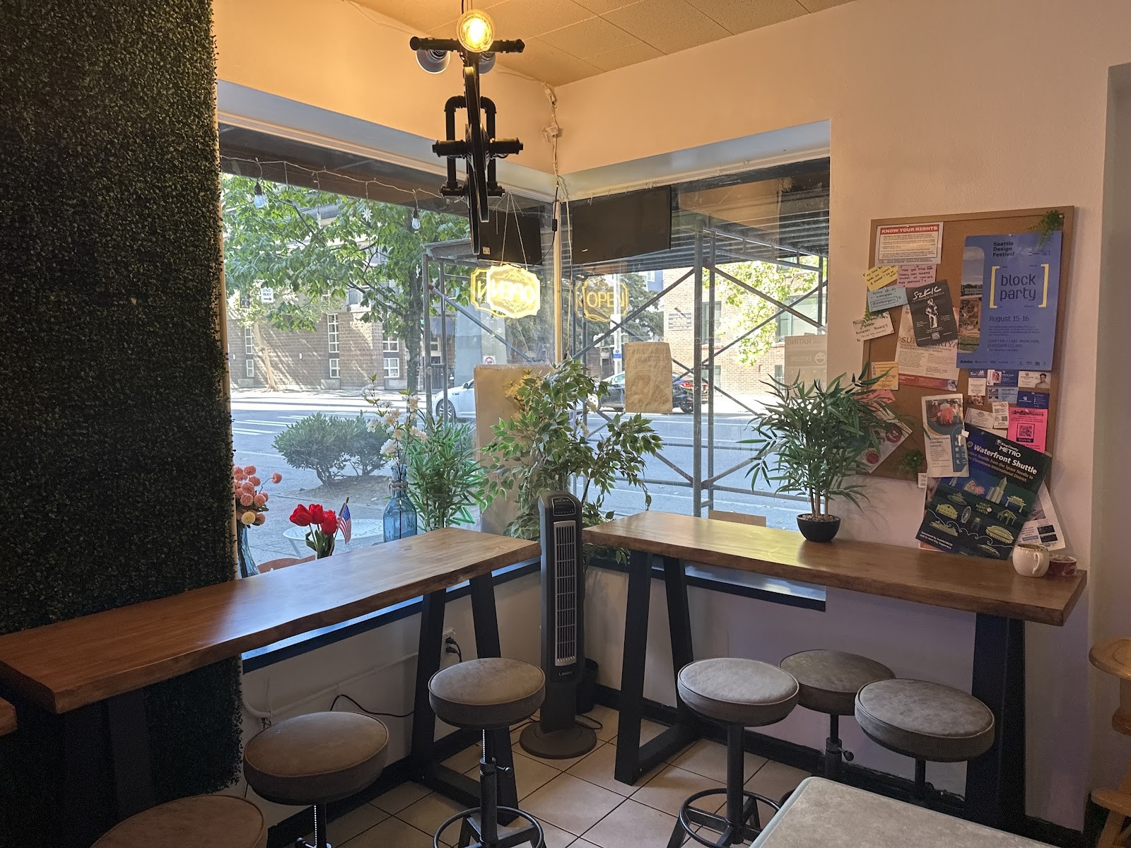 Pluto Organic Cafe - Belltown: the place