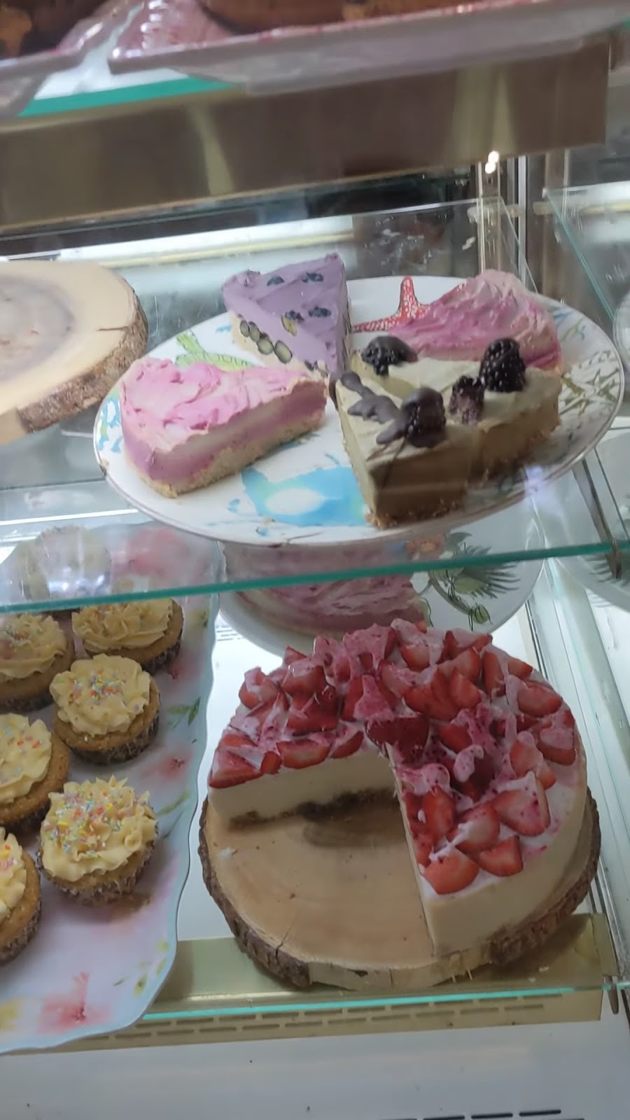 Happy Zoe Vegan Bakery: food & drinks