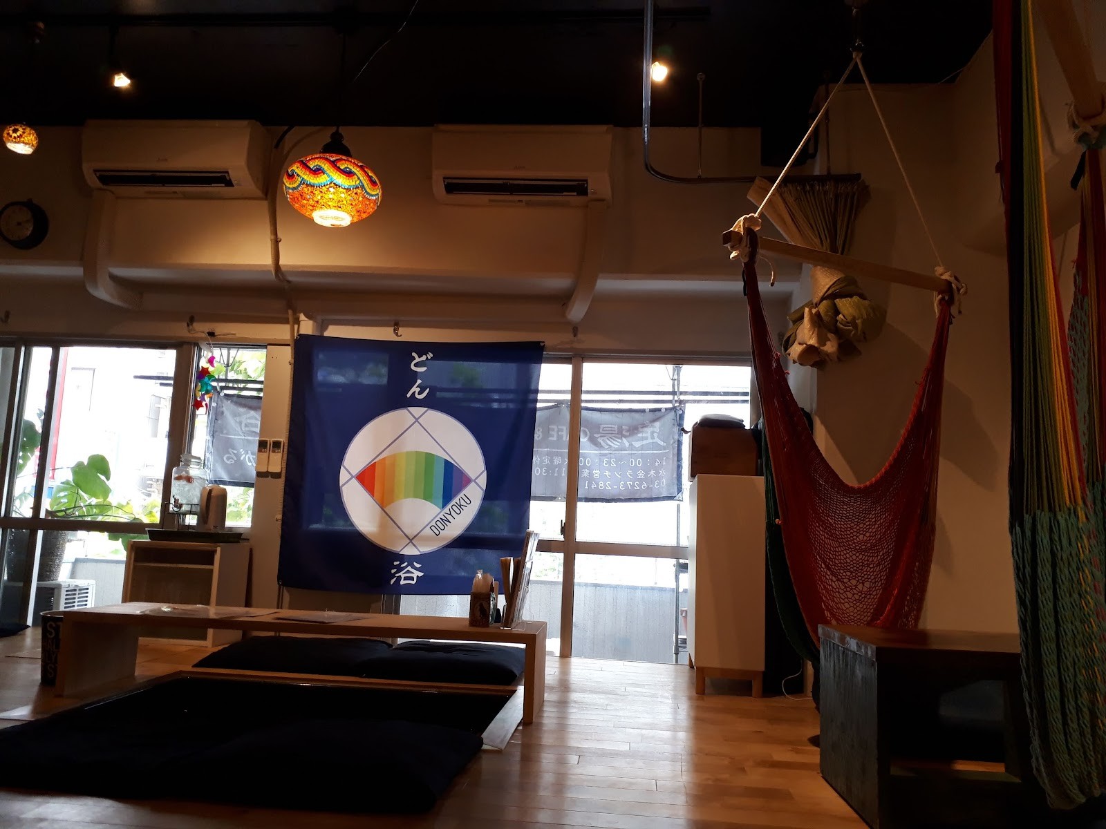 Ashiyu cafe & bar Donyoku: the place