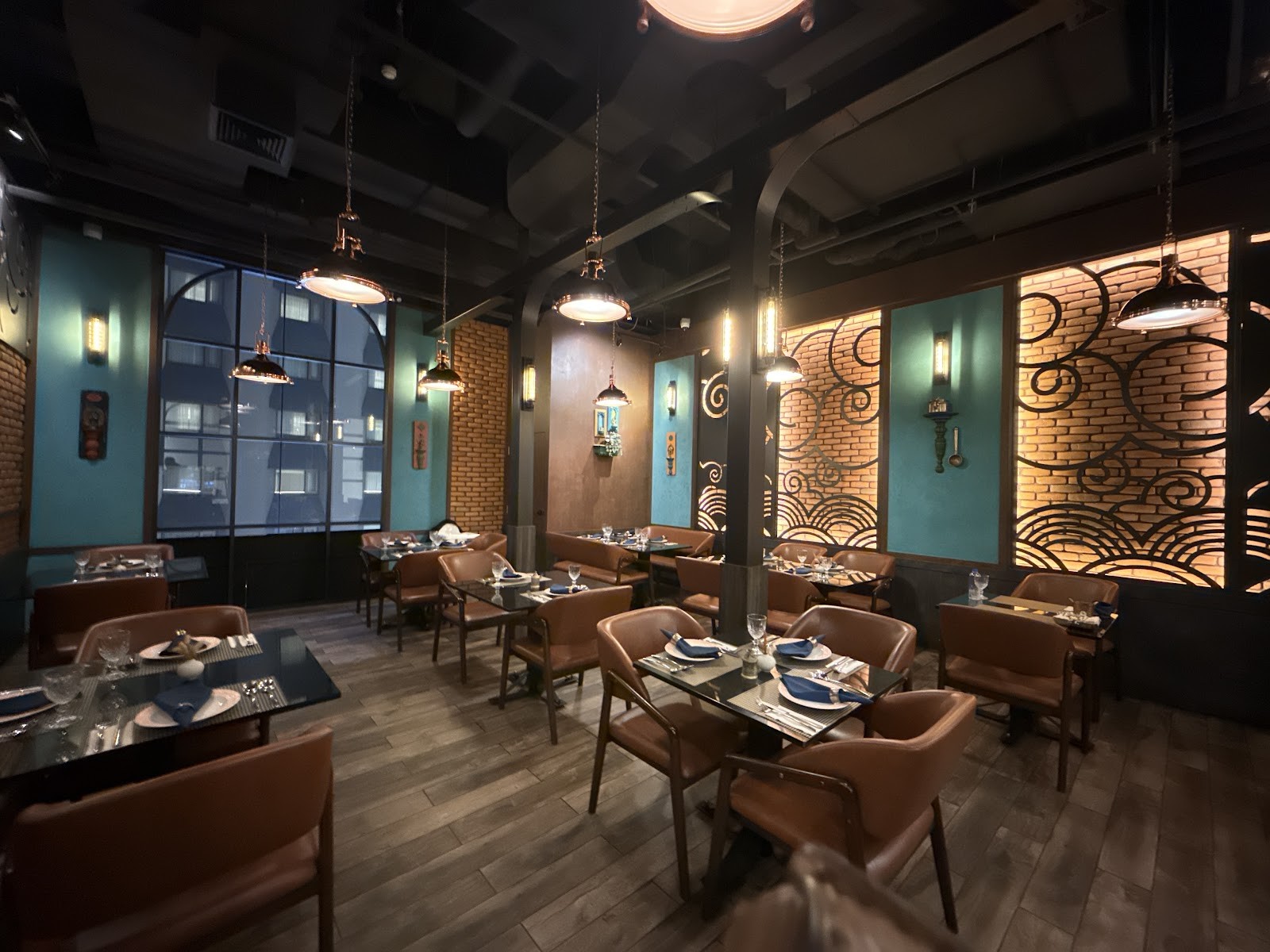Tandoori junction Halal Indian Restaurant: the place