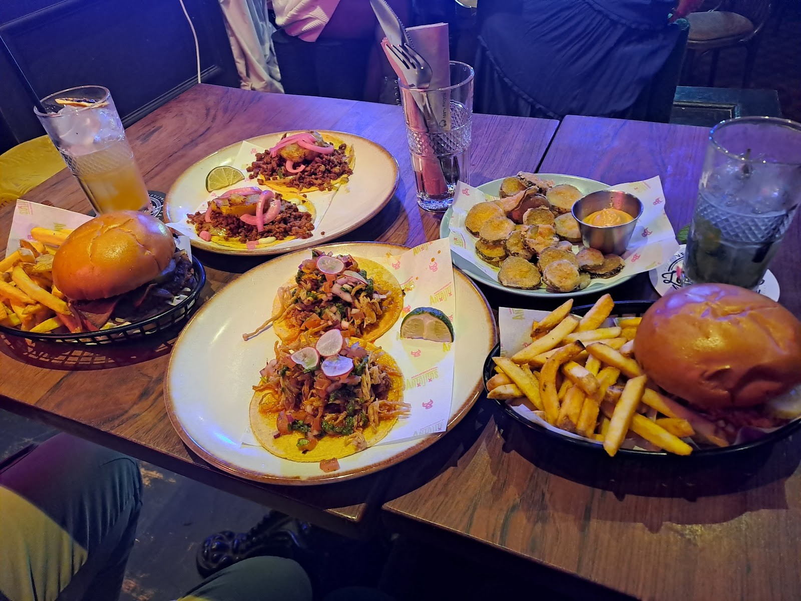 Paradise Palms: food & drinks