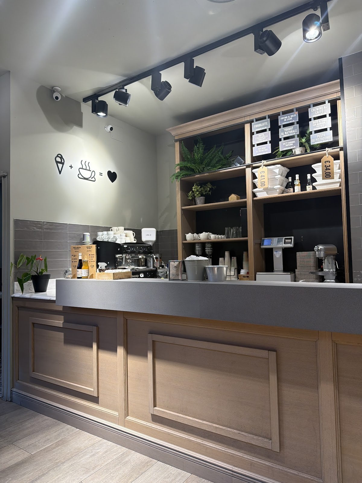 Gelateria La Romana dal 1947: the place