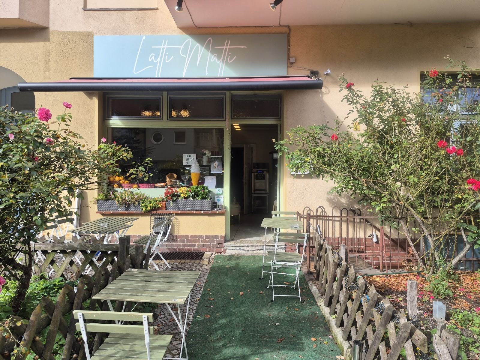 Latti Matti Café - Restaurant: the place