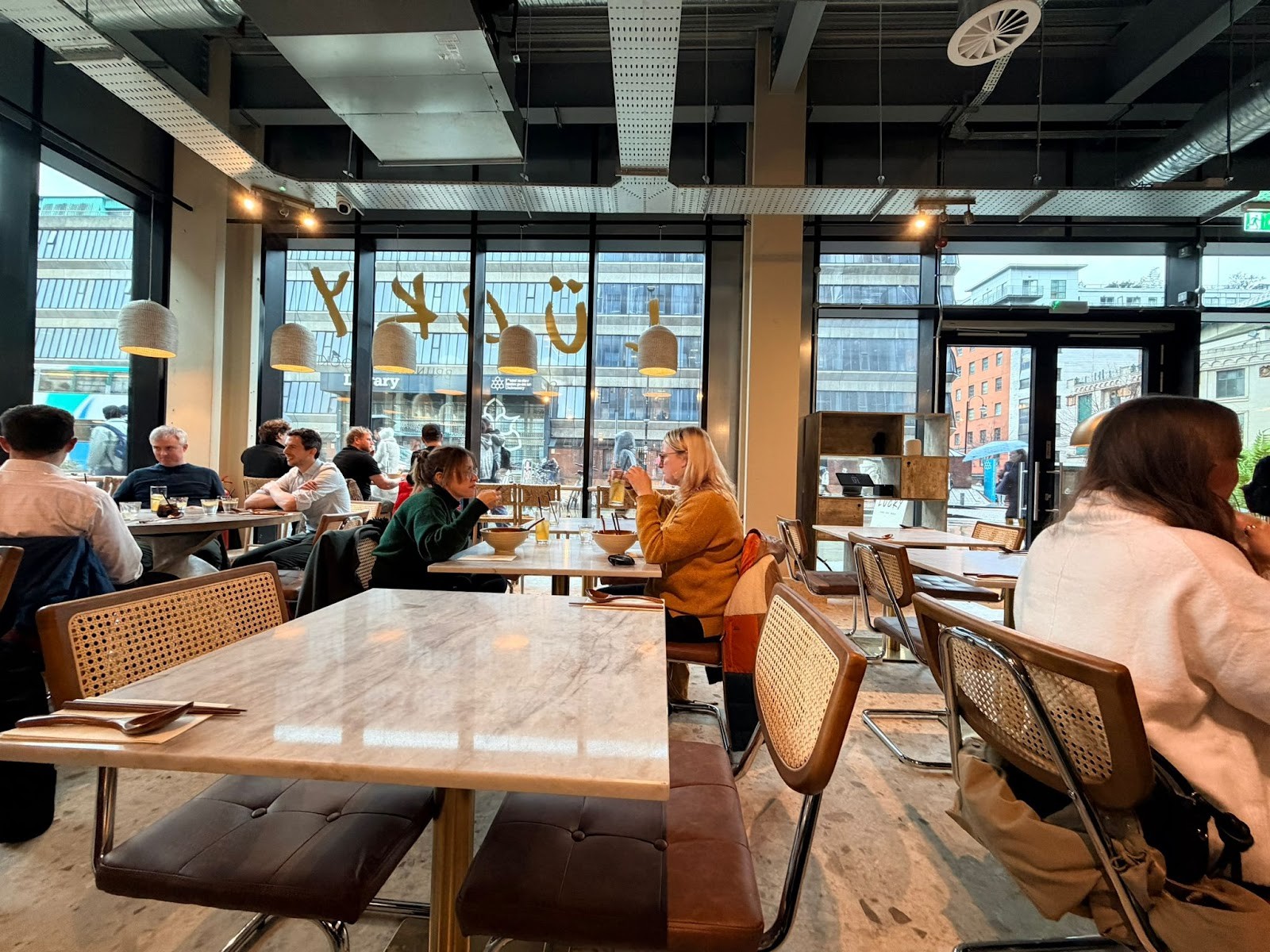 L Ü C K Y - Ramen | Sushi | Cocktails: the place