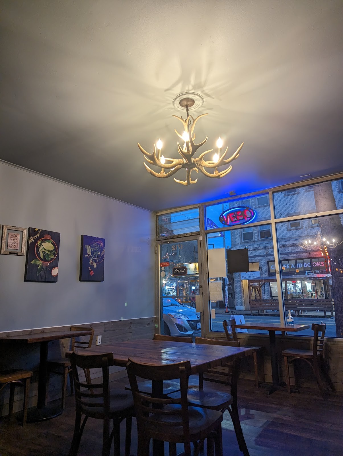 Almanqal Mediterranean Grill: the place