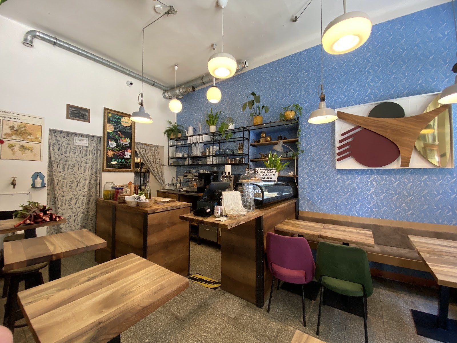 Hummus Amamamusi: the place