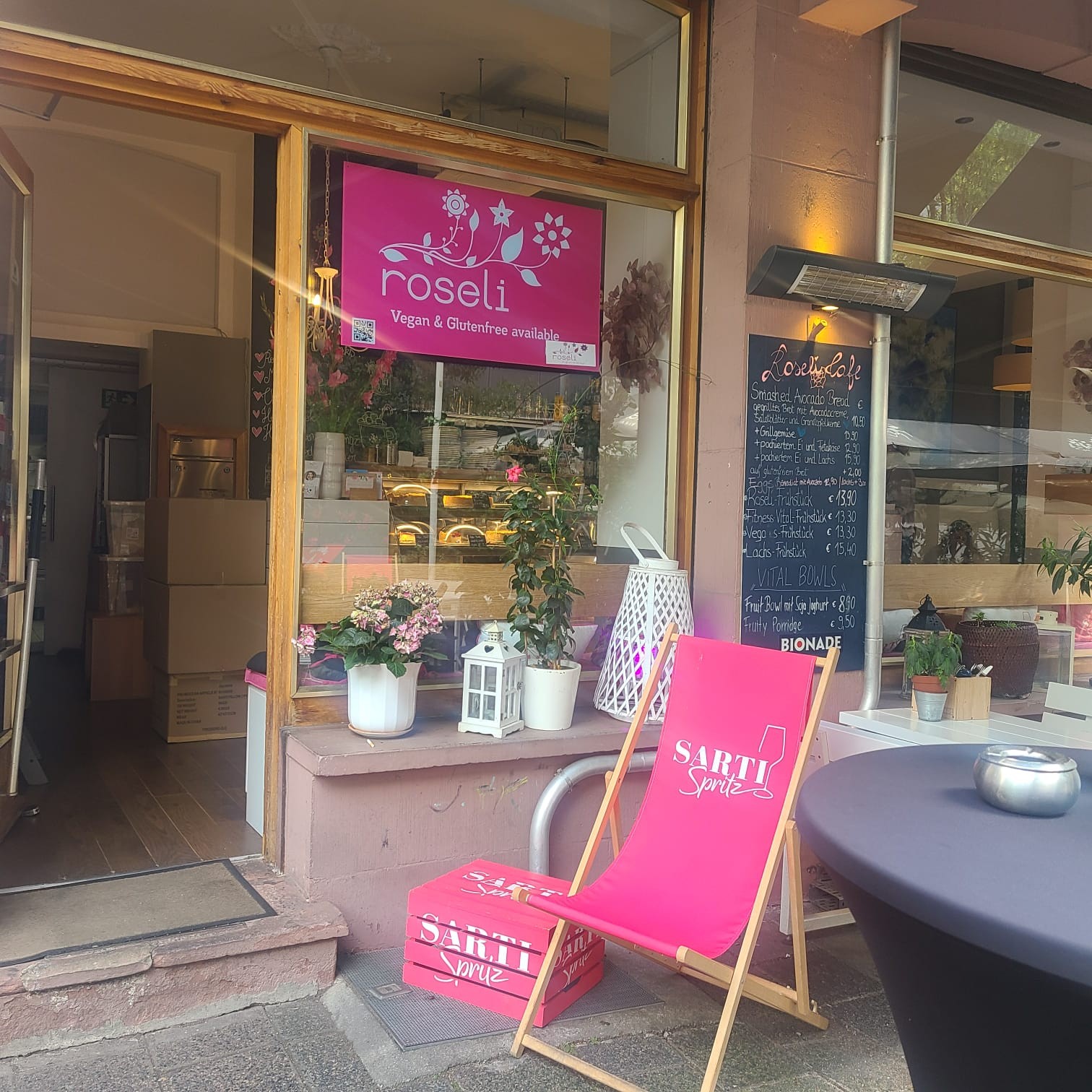 roseli Café - Bar - Frankfurt am Main: the place