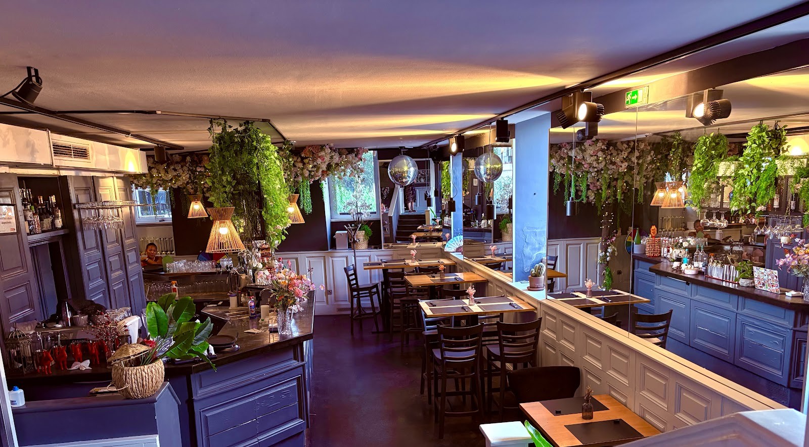MeiMei Sushi Bar | Contemporary Kitchen: the place