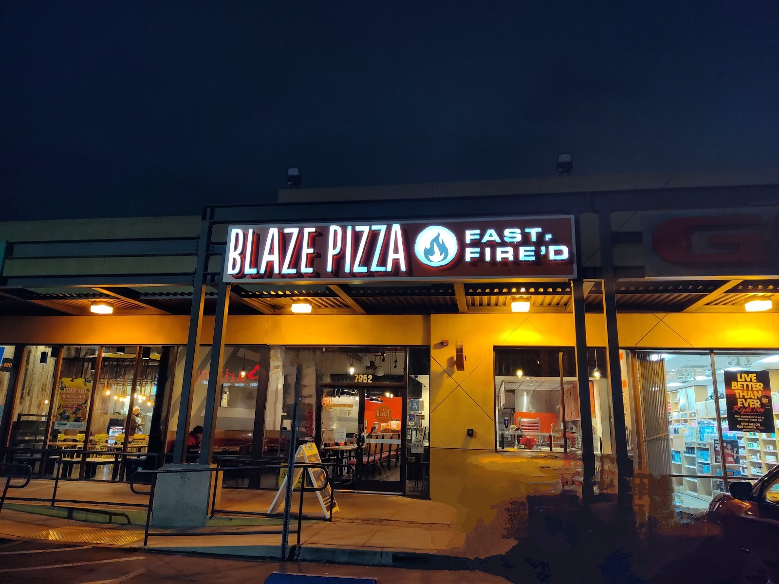 Blaze Pizza: the place