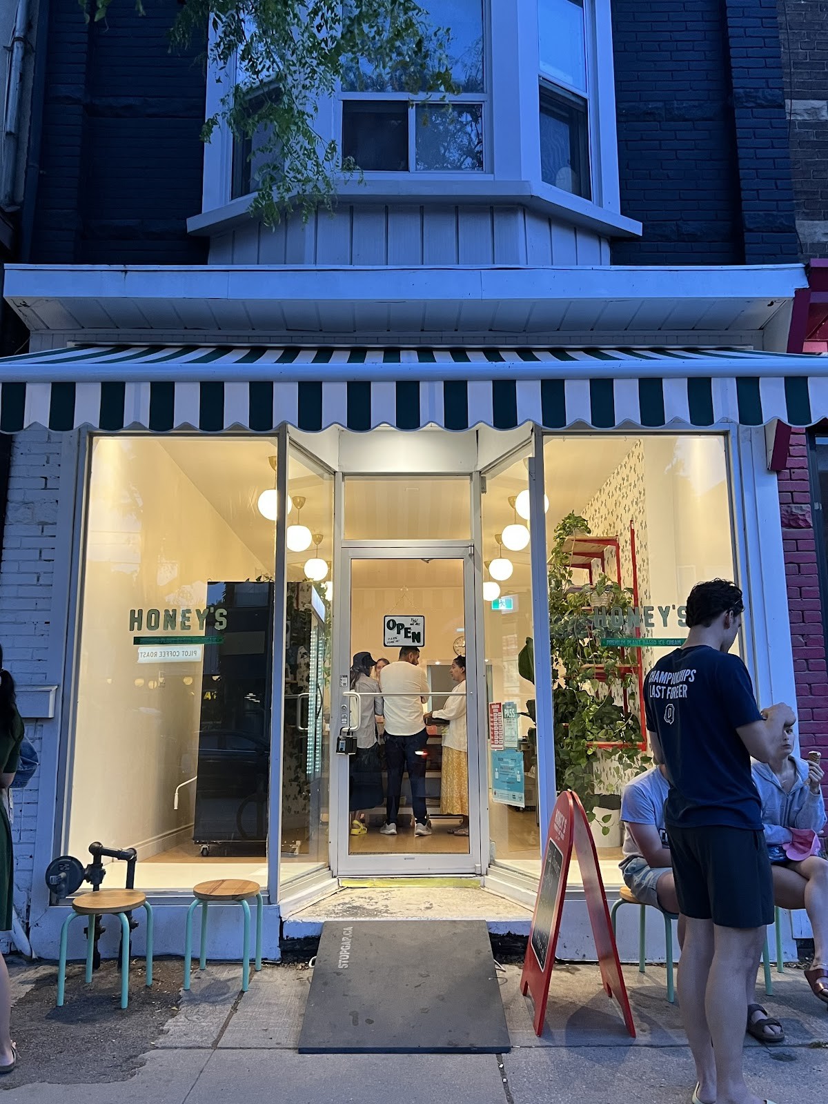 Honey's Ice Cream: the place