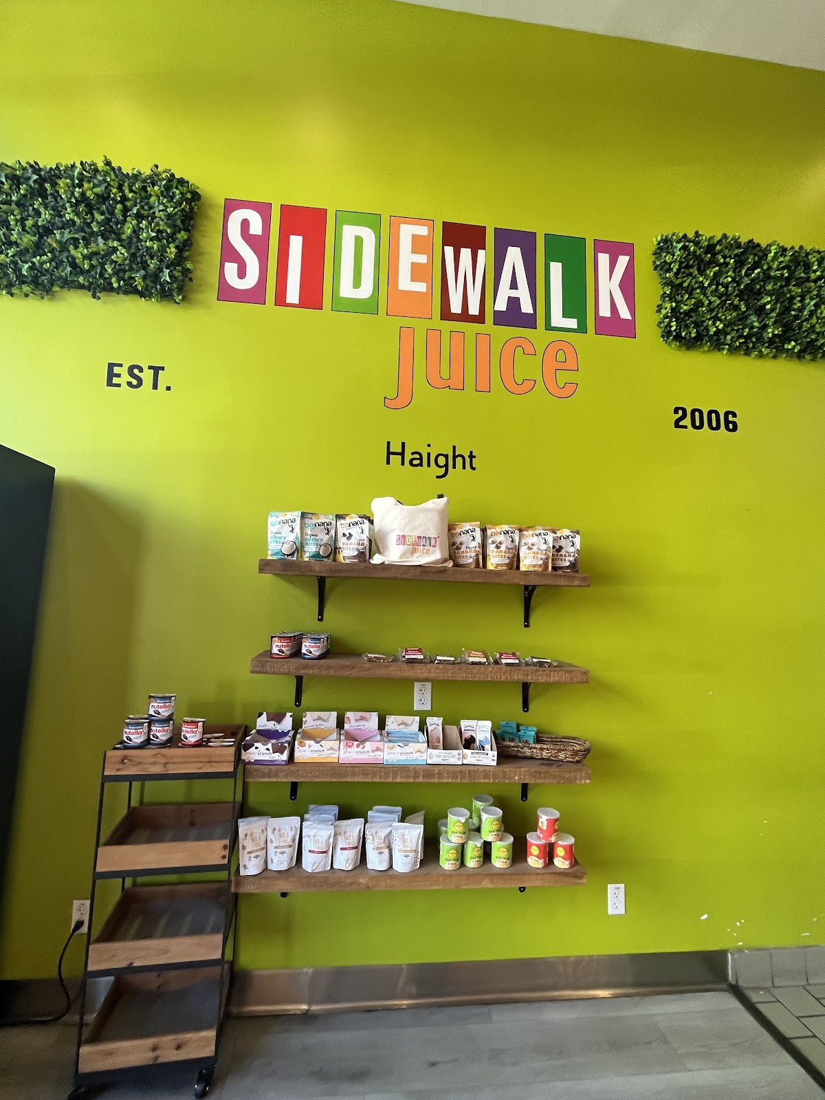 Sidewalk Juice- Haight Street: the place
