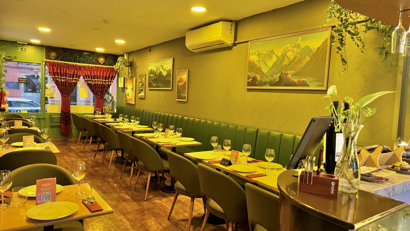 Gurkha Restaurant & Bar-São Bento: the place