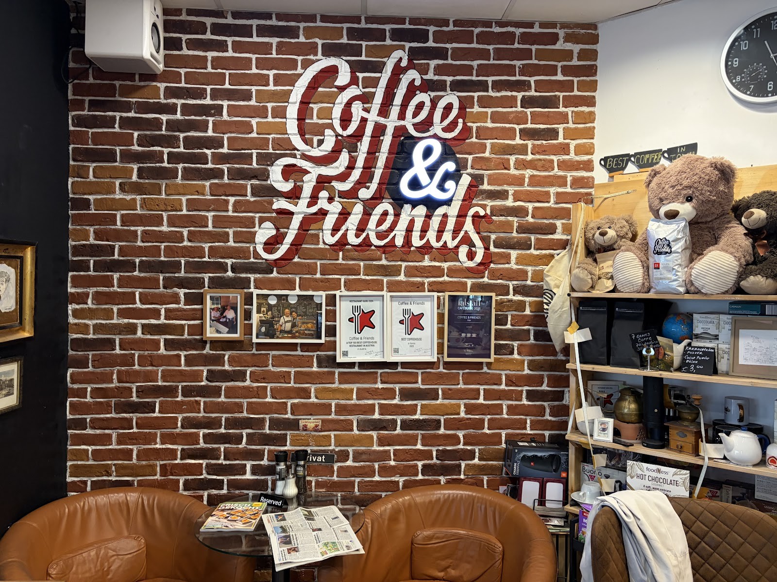 Coffee & Friends: the place