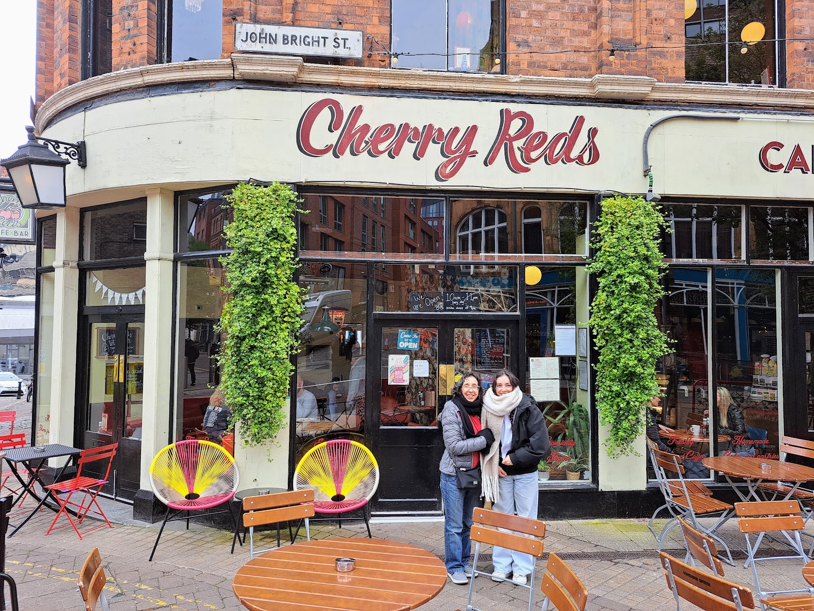 Cherry Red's Cafe Bar: the place