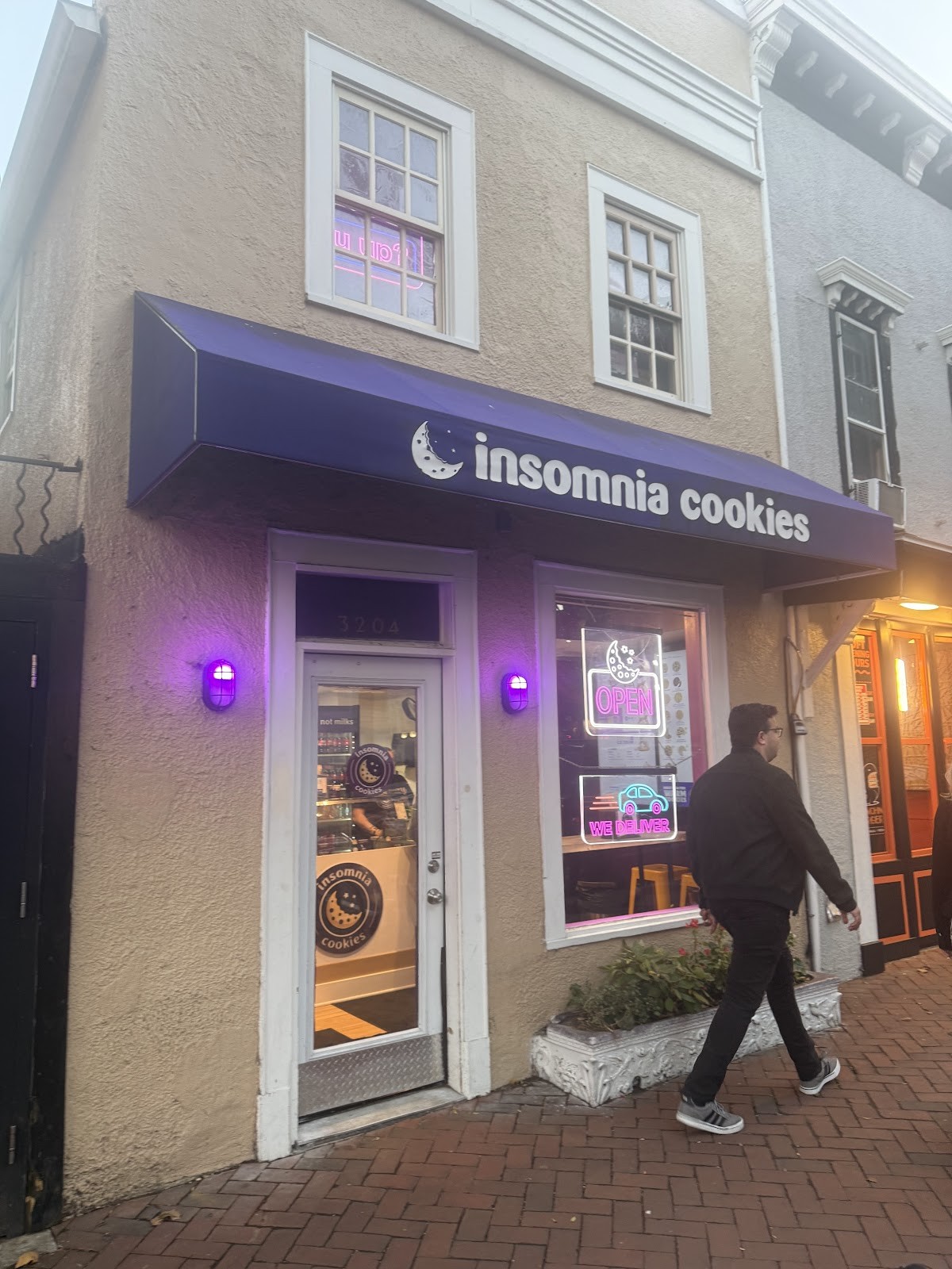 Insomnia Cookies: the place