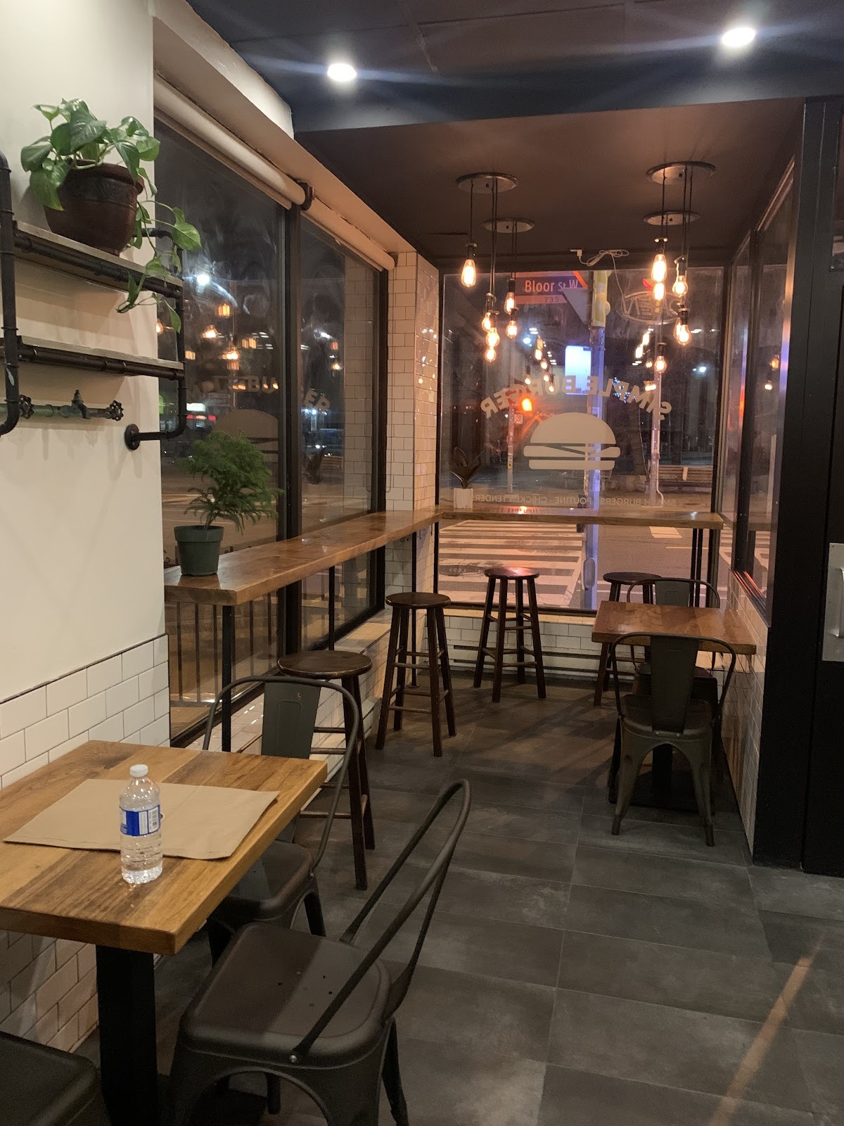 Simple Burger: the place