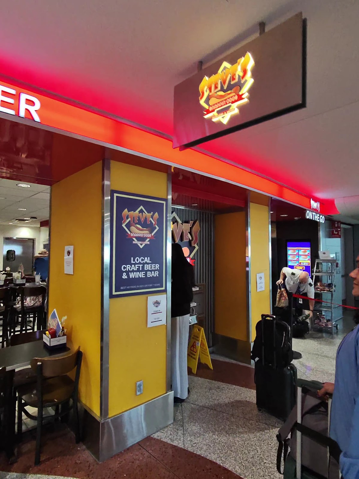 Steve's Snappin' Dogs: the place