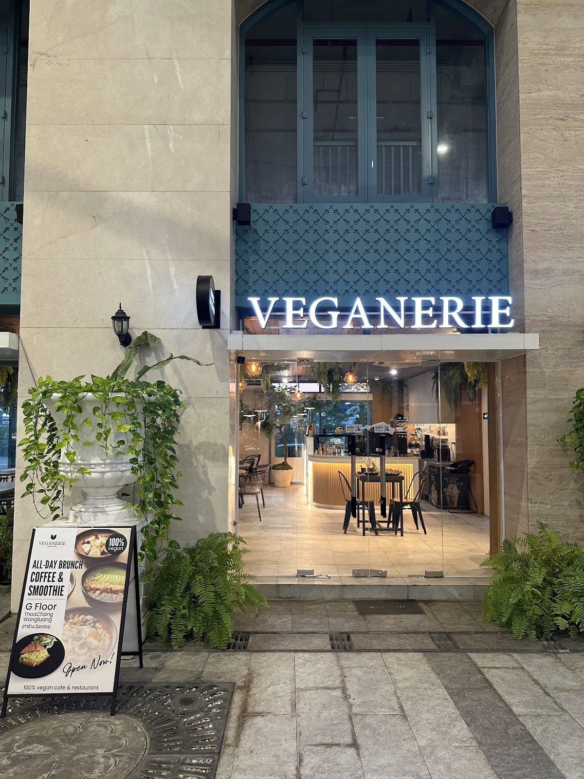 VEGANERIE Grand Palace (วีแกนเนอรี วัดพระแก้ว): the place