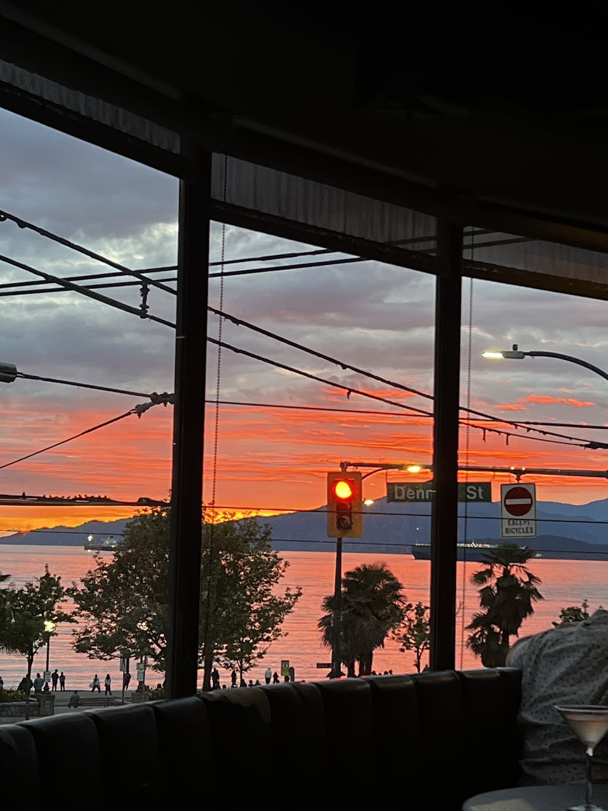 Bayside Lounge — English Bay: the place